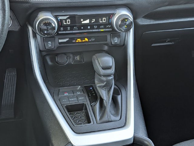 Used 2025 Toyota RAV4 XLE FWD image 14