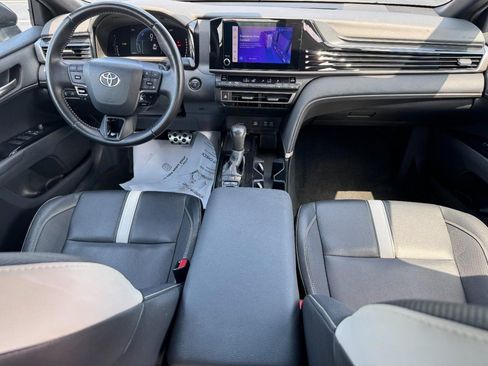 Used 2025 Toyota Camry SE FWD image 13