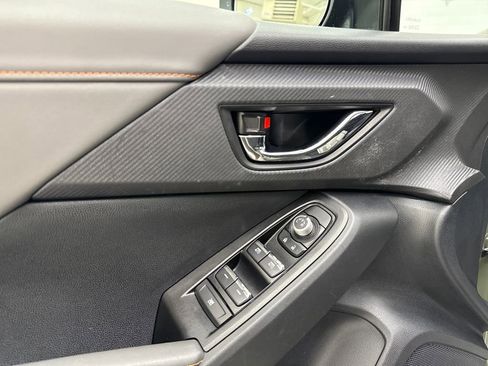 Certified 2024 Subaru Crosstrek 2.5i Limited w/ Crosstrek Mirror Package image 12