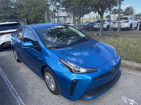Used 2022 Toyota Prius LE image 2