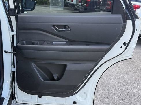 Used 2024 Nissan Pathfinder SV FWD image 35