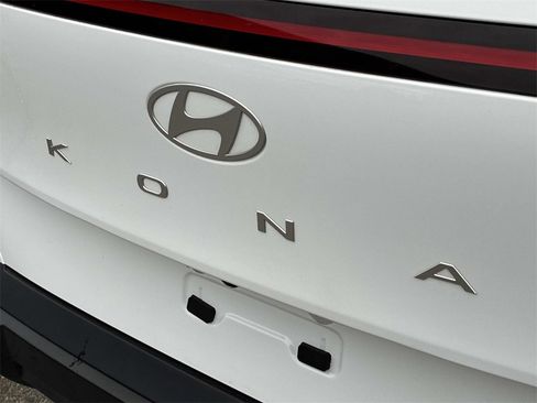Used 2024 Hyundai Kona SEL w/ Convenience Package image 12