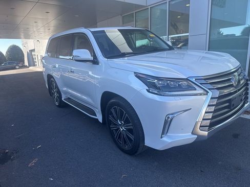 Used 2018 Lexus LX 570 4WD image 2