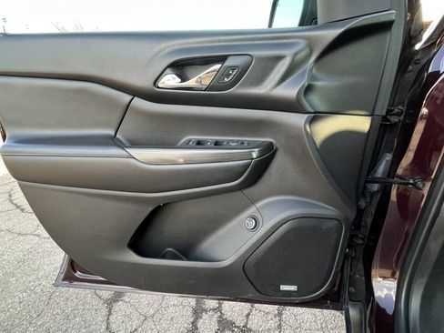 Certified 2018 GMC Acadia SLT AWD/4WD image 9