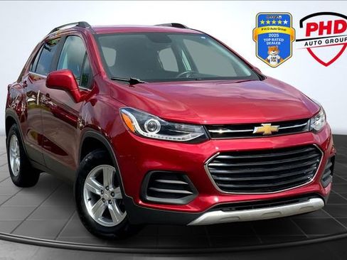 Used 2019 Chevrolet Trax LT w/ LT Convenience Package FWD image 1