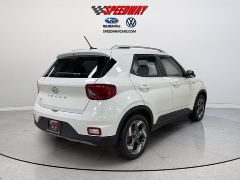 Used 2025 Hyundai Venue SEL FWD image 6
