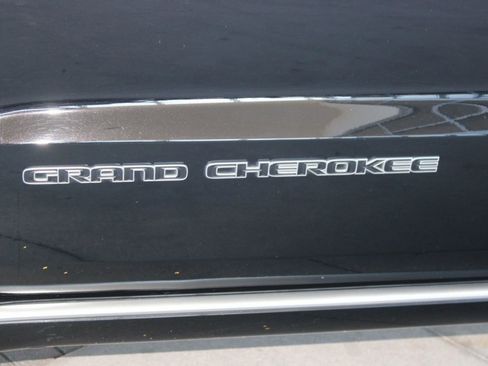 Used 2018 Jeep Grand Cherokee Summit w/ Platinum Series Group image 21