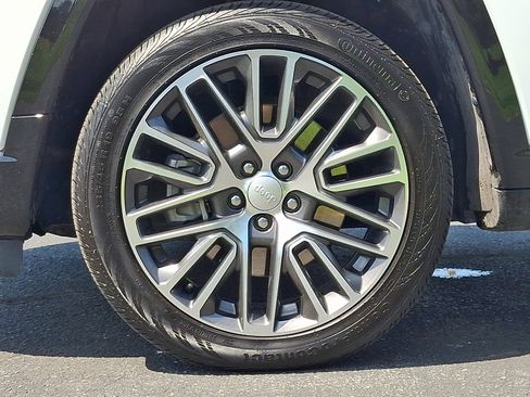 Certified 2023 Jeep Compass Limited w/ Elite Group AWD/4WD image 8