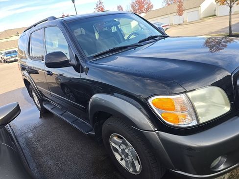 Used 2004 Toyota Sequoia SR5 image 1