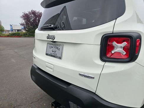Used 2021 Jeep Renegade Latitude w/ Sun & Sound Group AWD/4WD image 17