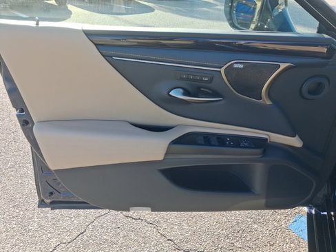 Used 2019 Lexus ES 350 Ultra Luxury w/ Accessory Package 2 FWD image 23