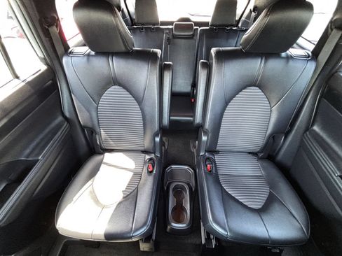 Used 2025 Toyota Highlander XSE AWD/4WD image 34