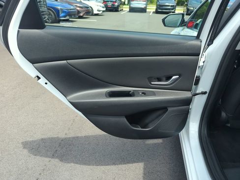 Used 2023 Hyundai Elantra Limited FWD image 29