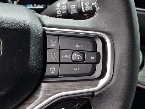 Used 2024 Jeep Wagoneer Series III AWD/4WD image 23