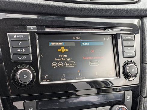 Used 2019 Nissan Rogue SV image 17