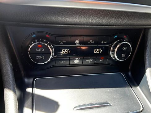 Used 2018 Mercedes-Benz GLA 250 4MATIC w/ Premium Package image 33