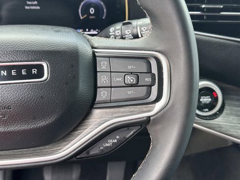 Used 2024 Jeep Wagoneer Series III AWD/4WD image 24