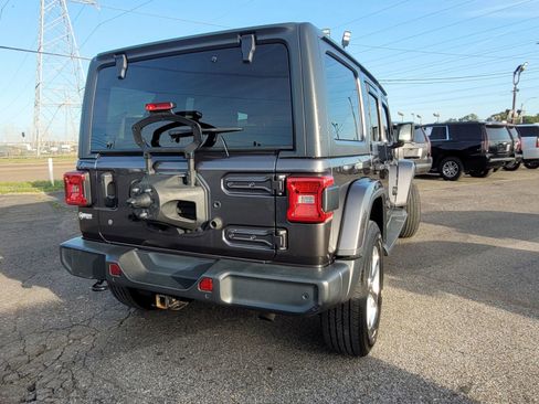 Used 2018 Jeep Wrangler Unlimited Sahara AWD/4WD image 22