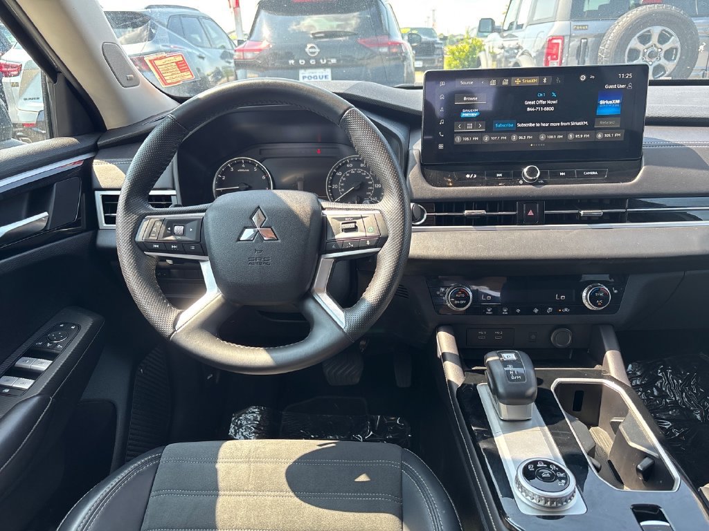 Used 2025 Mitsubishi Outlander SE FWD image 20