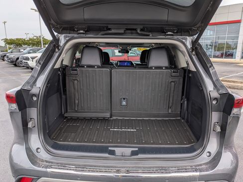 Used 2024 Toyota Highlander Platinum AWD/4WD image 26