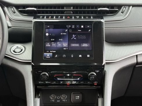 Used 2023 Jeep Grand Cherokee L Laredo image 15