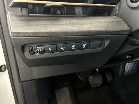 Used 2023 Nissan Ariya FWD image 18