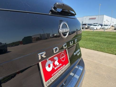 Used 2023 Nissan Rogue Platinum w/ Platinum Premium Package AWD/4WD image 10