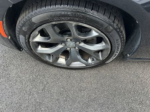 Used 2015 Dodge Charger SXT image 23