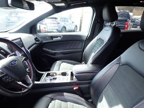 Used 2022 Ford Edge ST-Line image 10