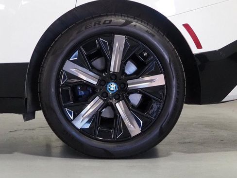 Used 2024 BMW iX xDrive50 w/ Premium Package AWD/4WD image 64