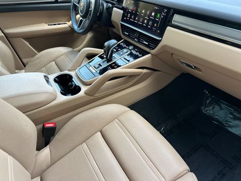 Certified 2023 Porsche Cayenne AWD/4WD image 17