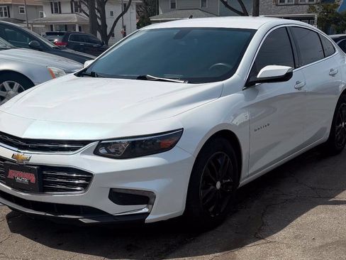 Used 2018 Chevrolet Malibu LT FWD image 3