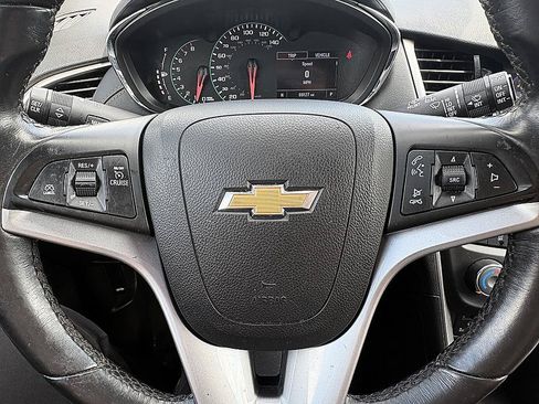 Used 2021 Chevrolet Trax LT w/ Driver Confidence Package FWD image 18