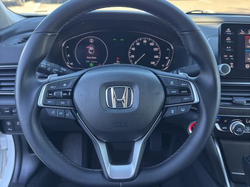 Used 2018 Honda Accord Touring image 9