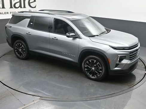 New 2026 Chevrolet Traverse LT w/ Sun and Wheel Package FWD image 27
