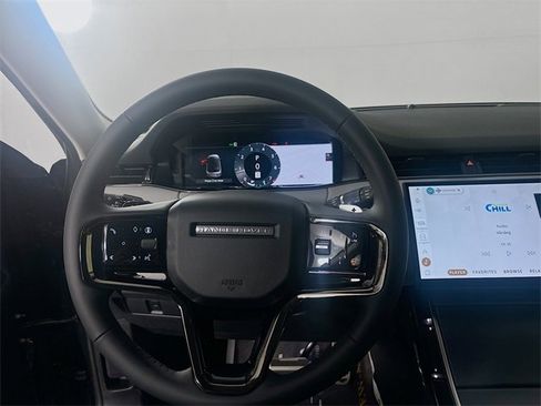 Used 2025 Land Rover Range Rover Evoque Dynamic SE image 12
