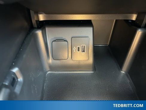 Certified 2025 Ford Explorer Active w/ Active Comfort Package image 38