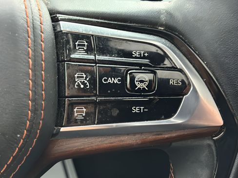 Used 2021 Jeep Grand Cherokee L Summit w/ Luxury Tech Group V AWD/4WD image 41
