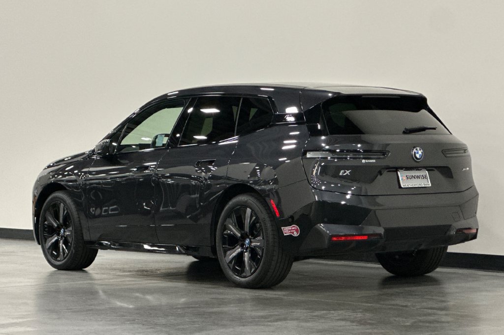 Used 2024 BMW iX xDrive50 w/ Sport Package AWD/4WD image 6
