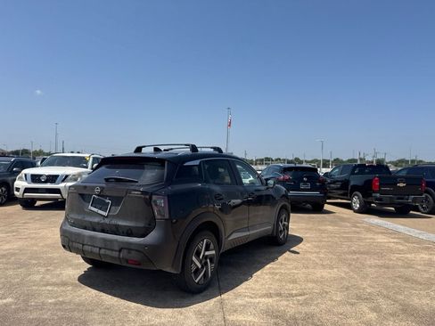 Used 2025 Nissan Kicks SV w/ SV Premium Package FWD image 18