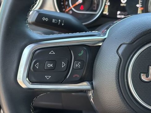 Used 2018 Jeep Wrangler Unlimited Sahara AWD/4WD image 22