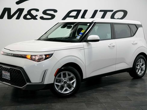 Used 2023 Kia Soul LX w/ Option Group 015 FWD image 2