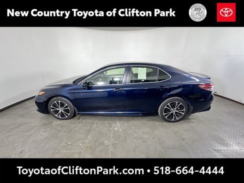 Used 2018 Toyota Camry SE image 6