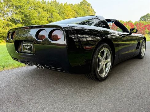 Used 2004 Chevrolet Corvette Coupe RWD image 35