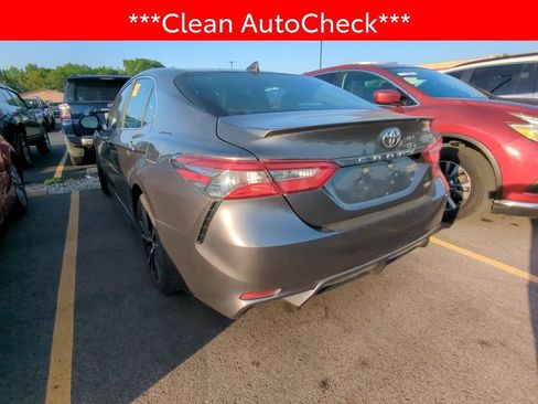 Used 2019 Toyota Camry SE FWD image 4