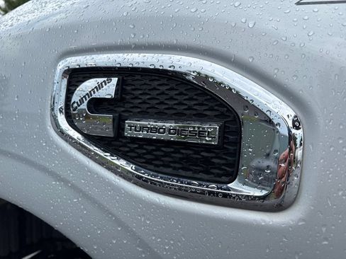Used 2017 Nissan Titan SV AWD/4WD image 10