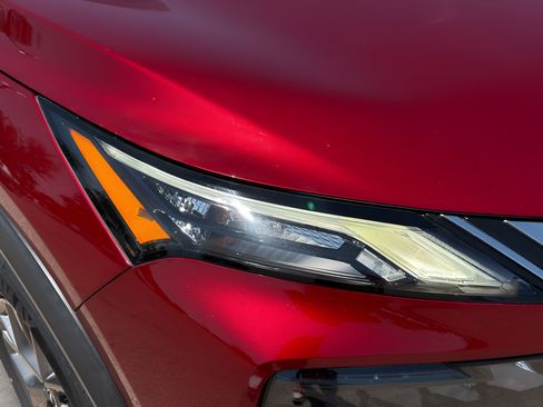 Used 2023 Nissan Rogue S FWD image 9