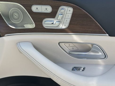 New 2026 Mercedes-Benz GLS 450 4MATIC image 17