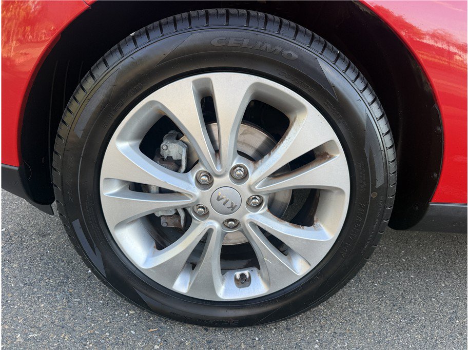 Used 2016 Kia Soul + FWD image 13
