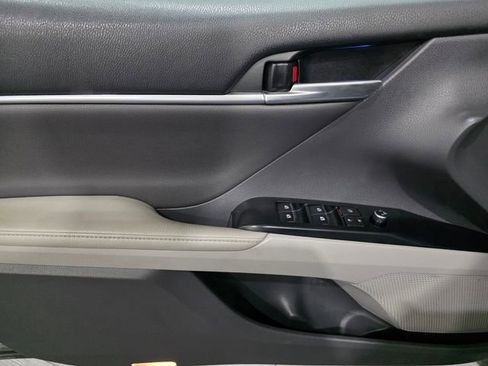 Used 2020 Toyota Camry XLE w/ Navigation Package FWD image 10